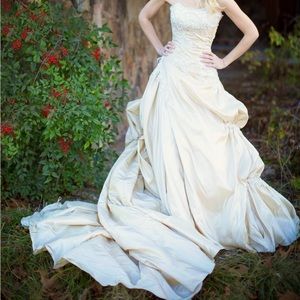 NWT Maggie Sottero weeding gown, champagne, size 2